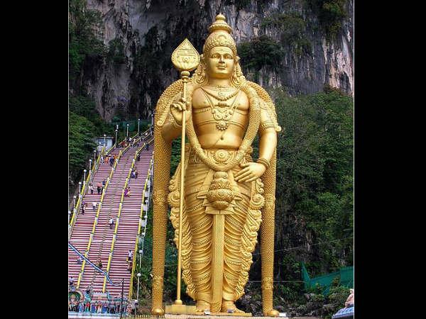 கோவத்தில் குன்றின் மேல் அமர்ந்த கார்த்திகேயன்