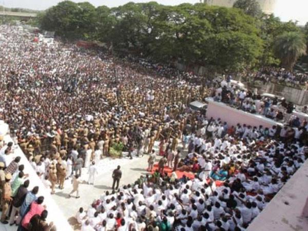 ராணி எலிசபெத் வந்து சென்ற இடம்