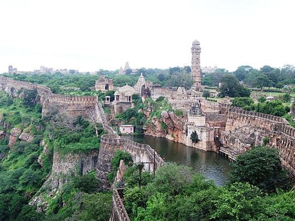 உலகெங்கிலும் இருந்து சுற்றுலாப் பயணிகளை ஈர்க்கும் சித்தோர்கர்
